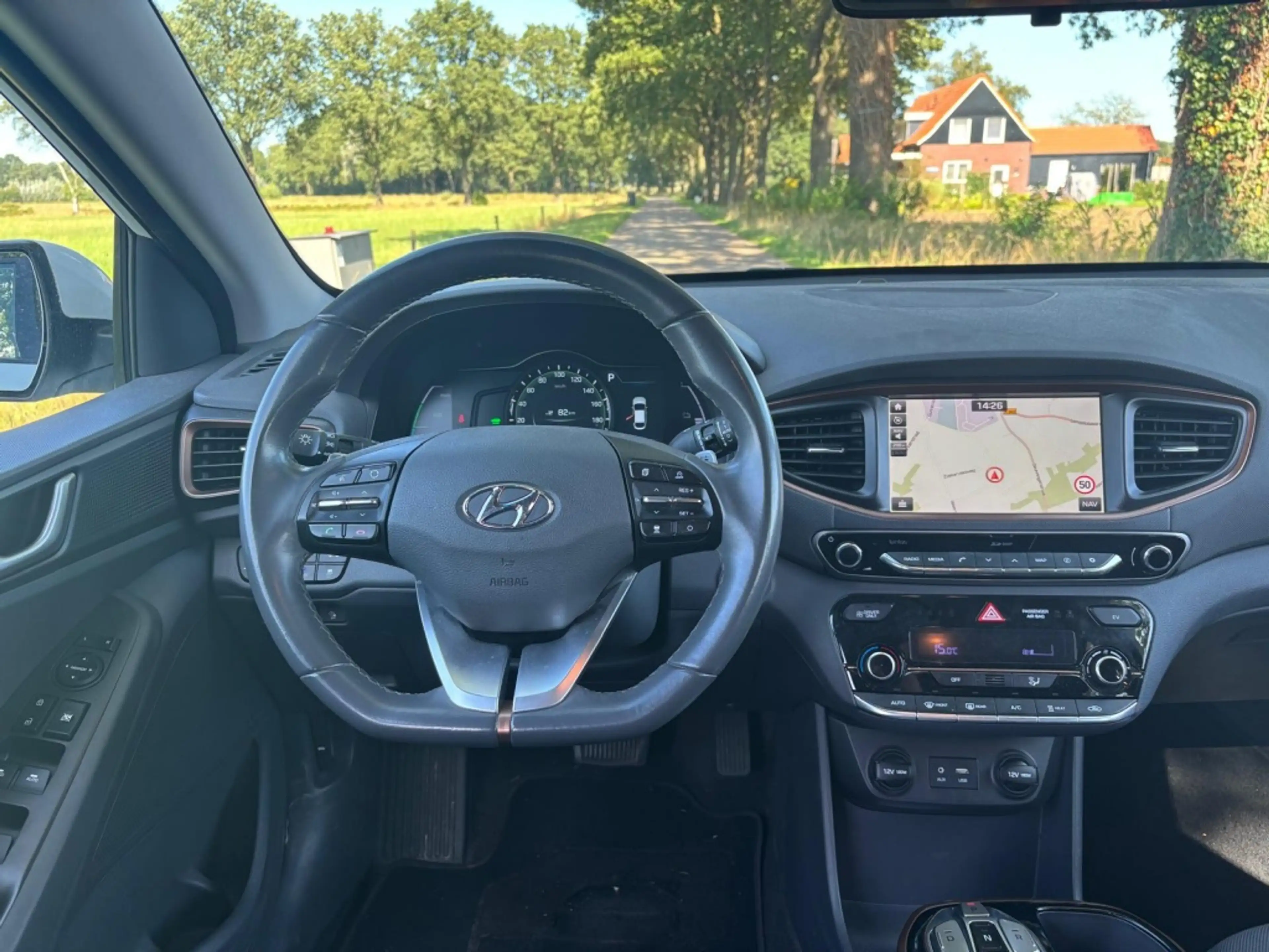 Hyundai IONIQ Comfort EV | Navi | DAB | Camera | SOH 100% | — photo 15