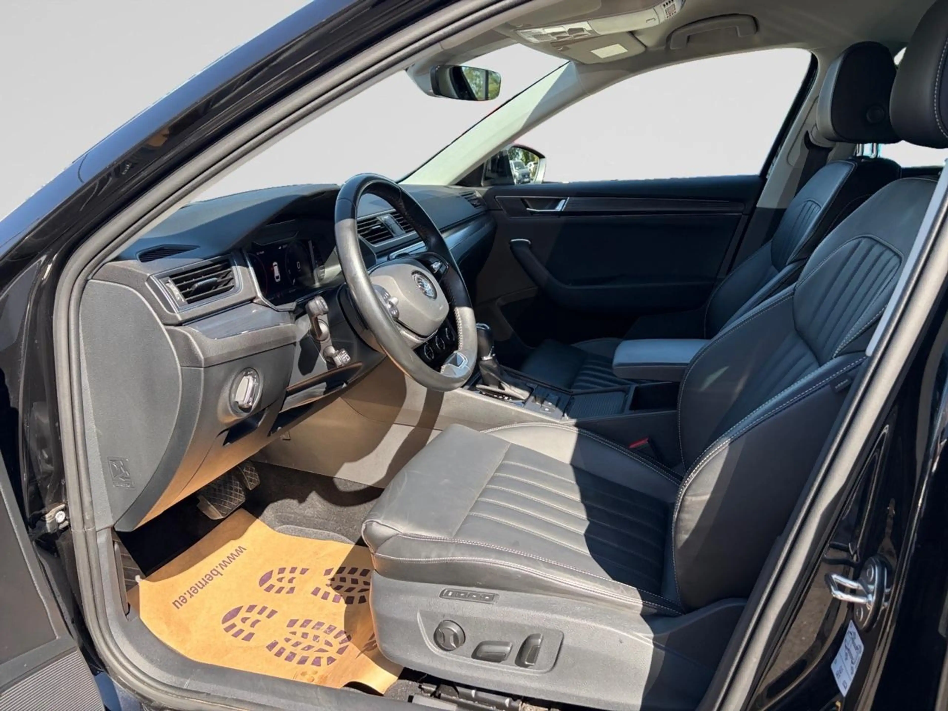 Skoda Superb Superb Combi 2.0 CR TDi Style DSG — photo 14