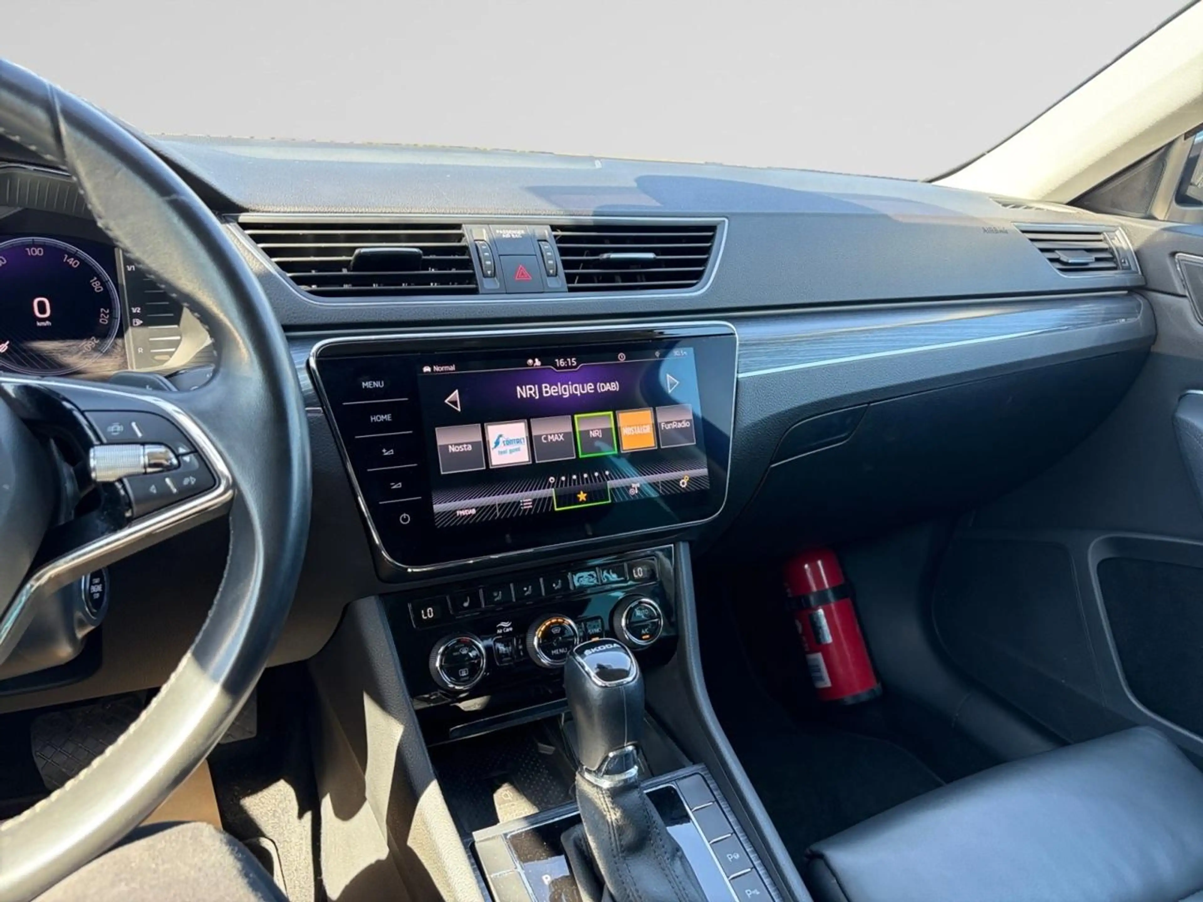 Skoda Superb Superb Combi 2.0 CR TDi Style DSG — photo 9