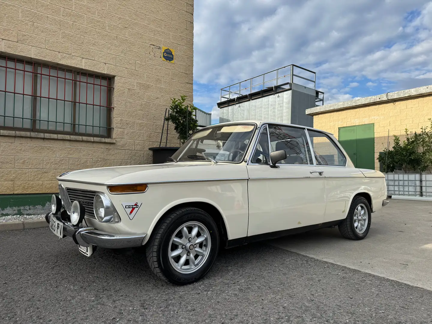 BMW 2002 Ti Biały - 1