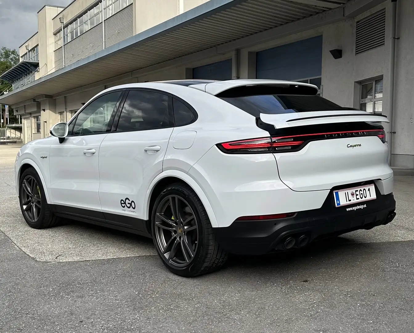 Porsche Cayenne Coupe E-Hybrid PHEV 17,9 kWh Aut. Weiß - 1