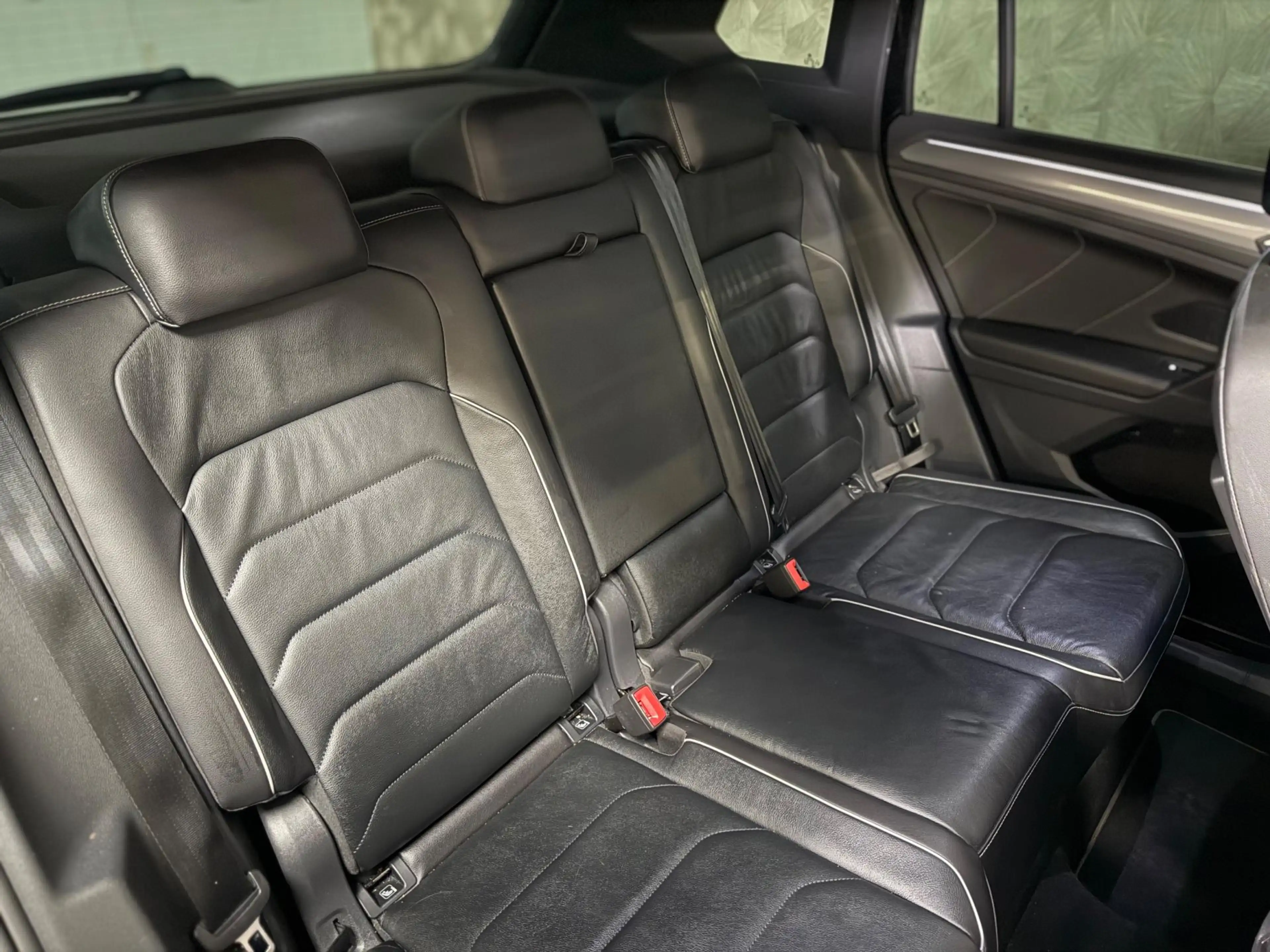 Volkswagen Tiguan 2.0 TSI 4Motion Highline Business R | Pano | Trekh — photo 17