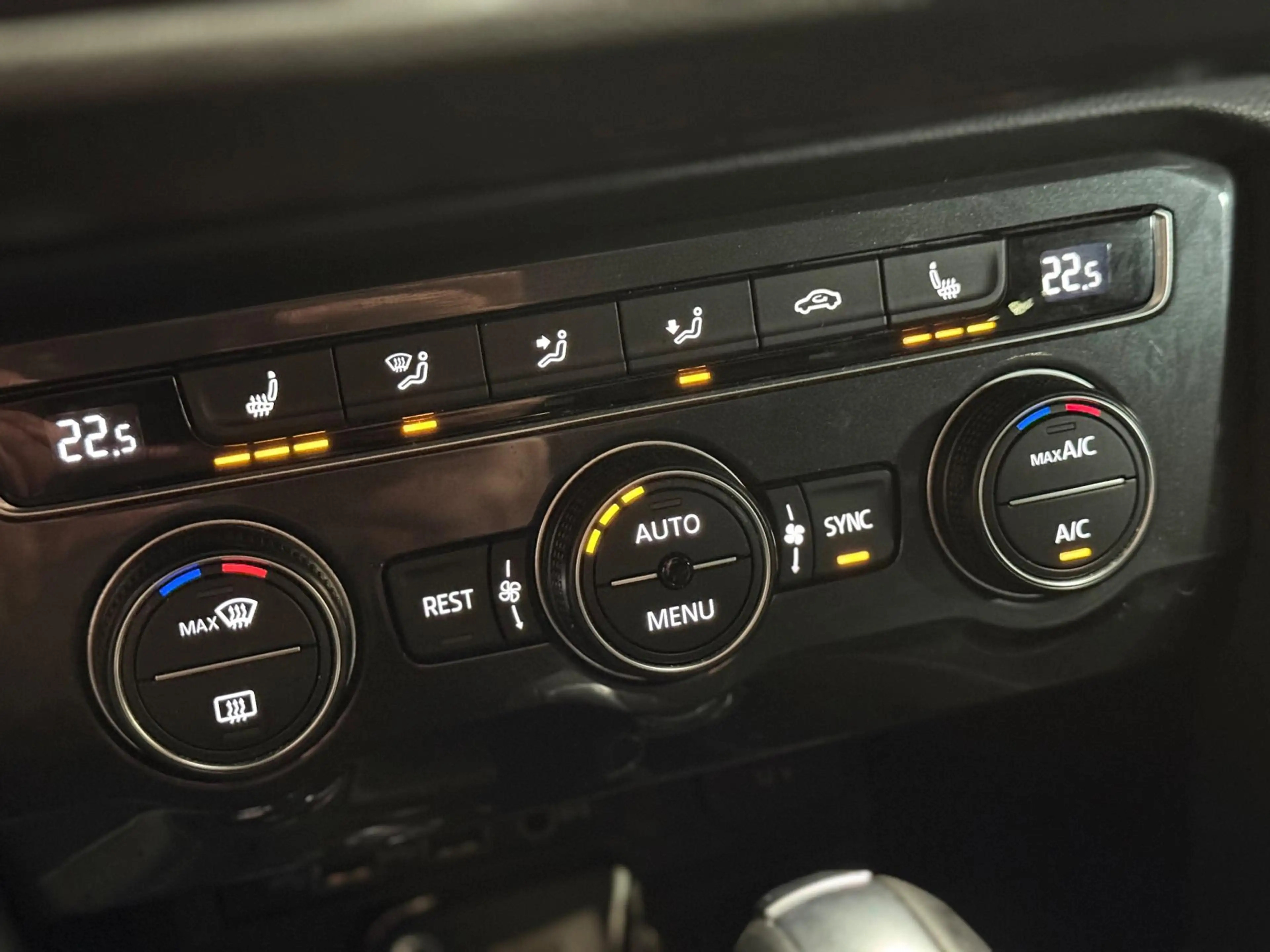 Volkswagen Tiguan 2.0 TSI 4Motion Highline Business R | Pano | Trekh — photo 34
