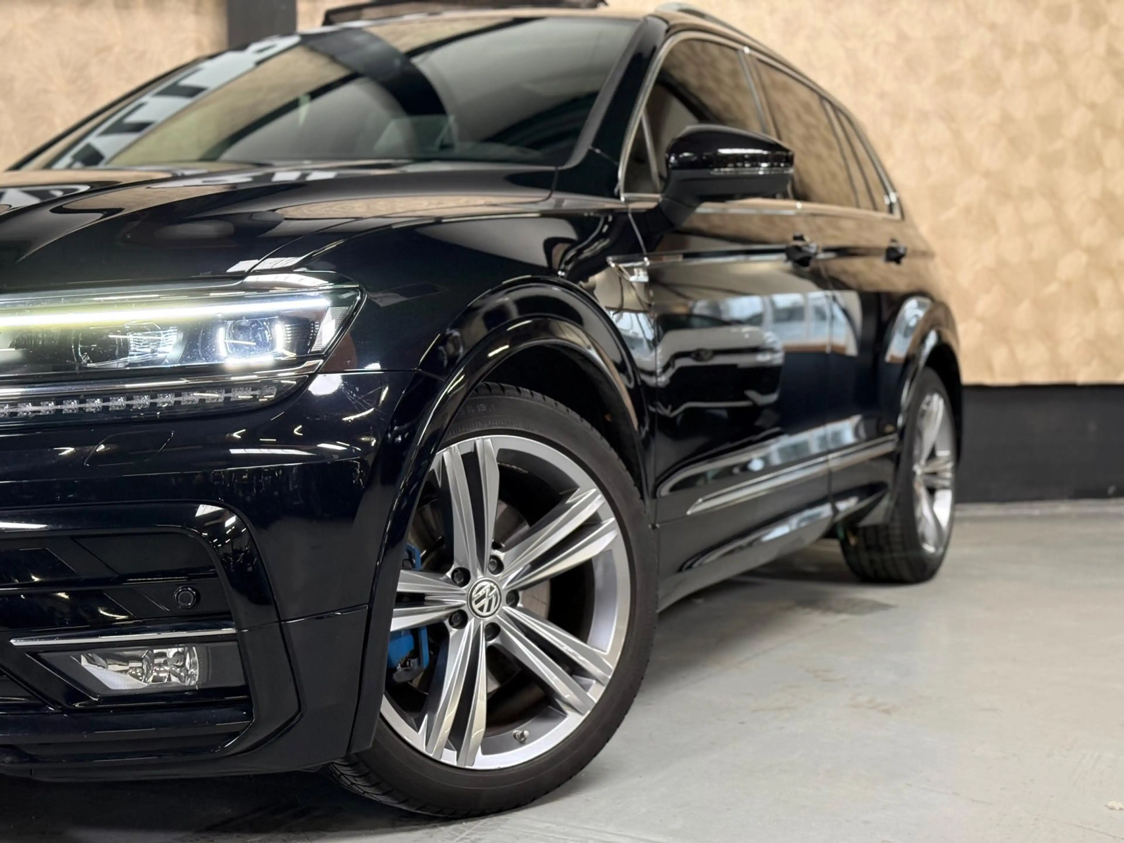 Volkswagen Tiguan 2.0 TSI 4Motion Highline Business R | Pano | Trekh — photo 3