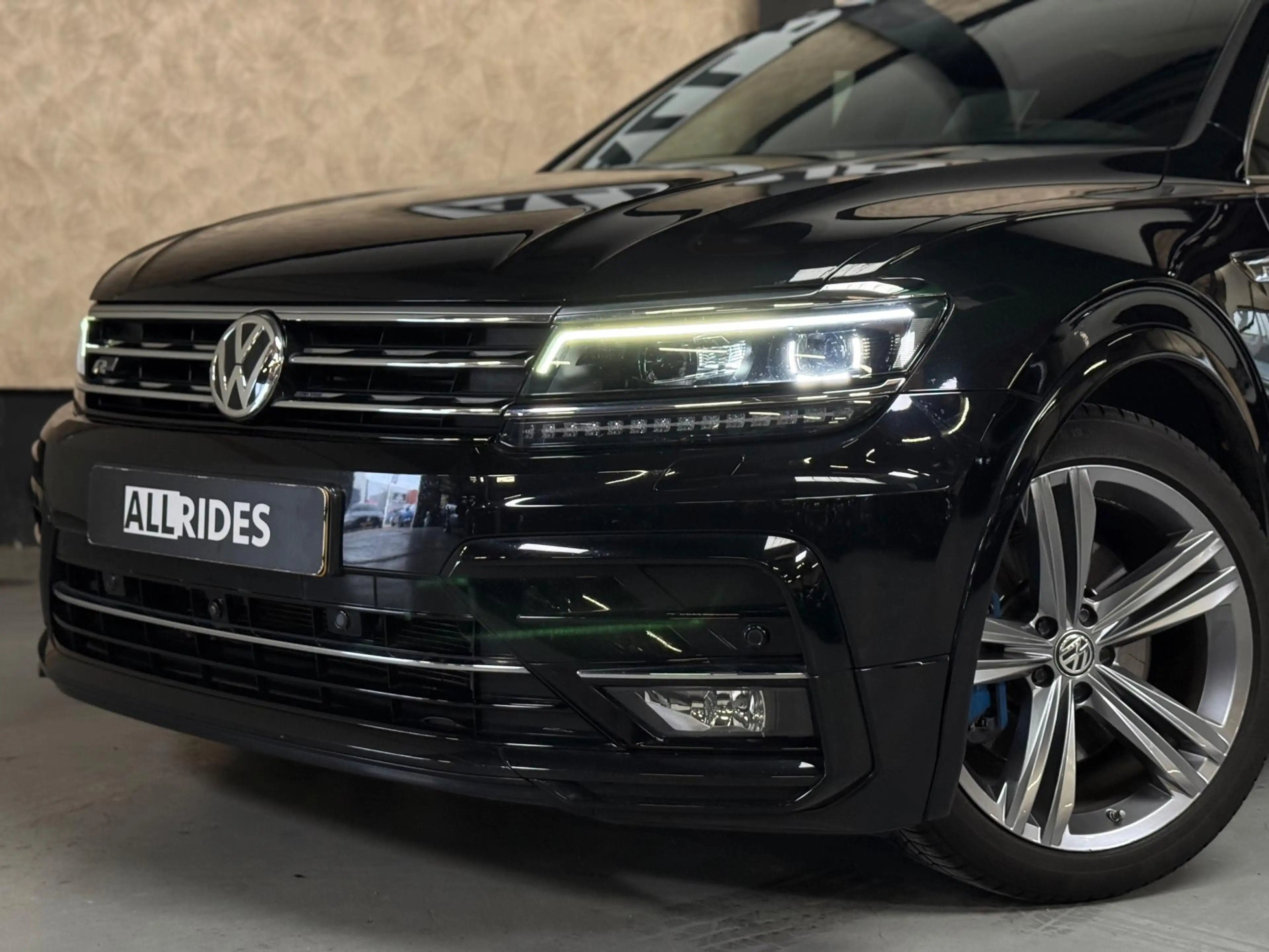 Volkswagen Tiguan 2.0 TSI 4Motion Highline Business R | Pano | Trekh — photo 2