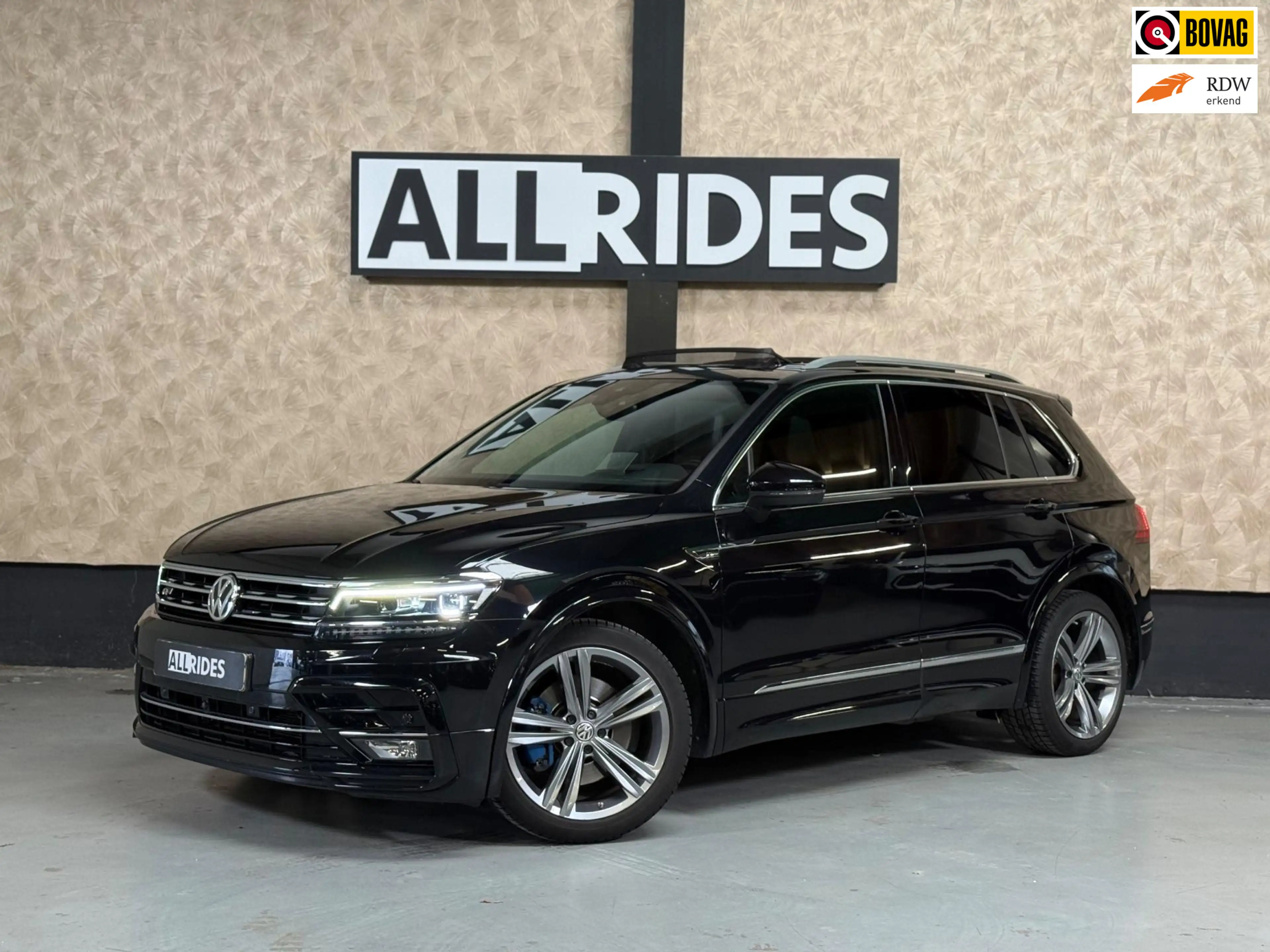 Volkswagen Tiguan 2.0 TSI 4Motion Highline Business R | Pano | Trekh