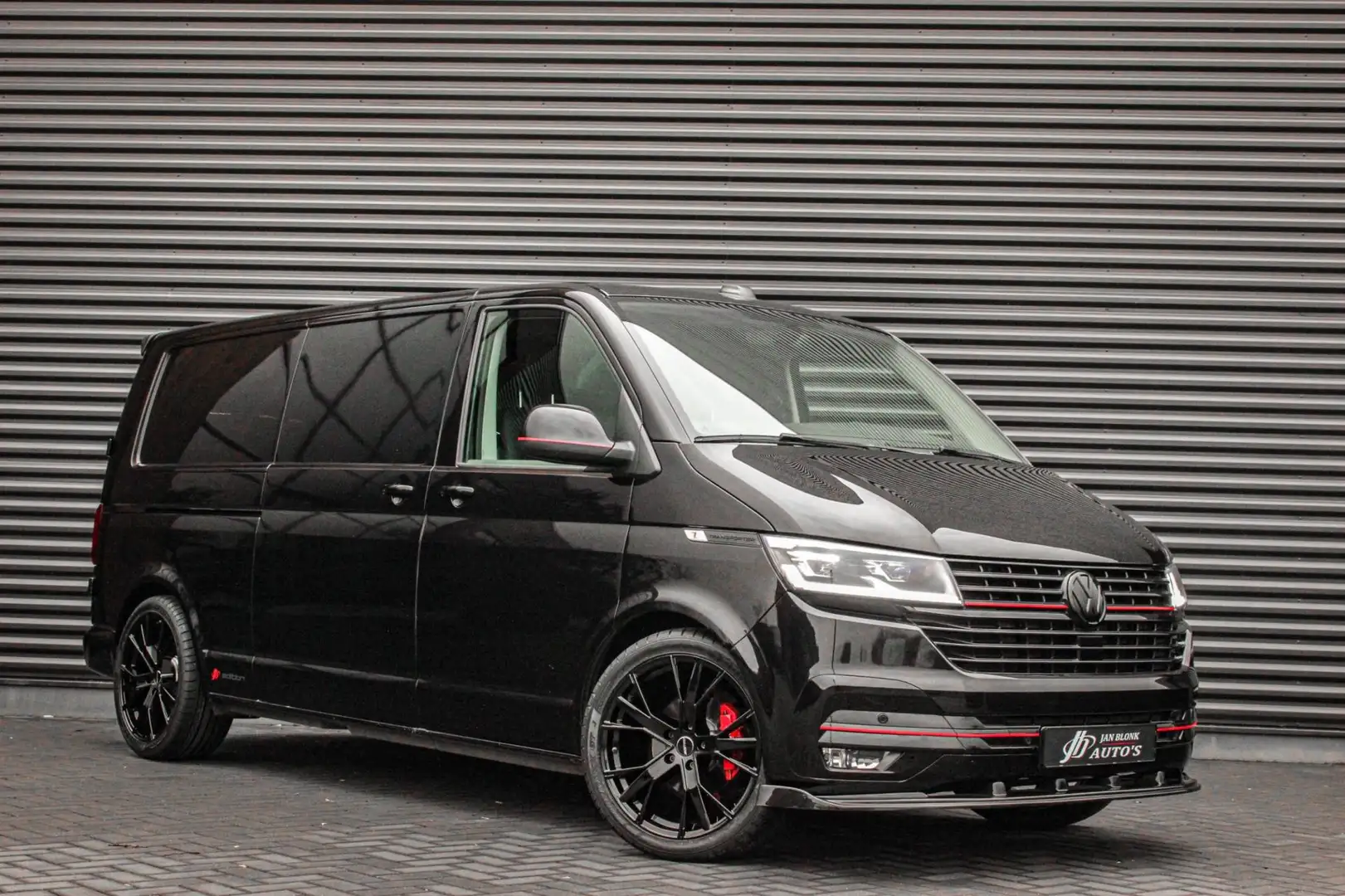 Volkswagen Transporter 2.0 TDI L2H1 150PK FULL BLACK / JB- EDITION / LEDE Zwart - 2