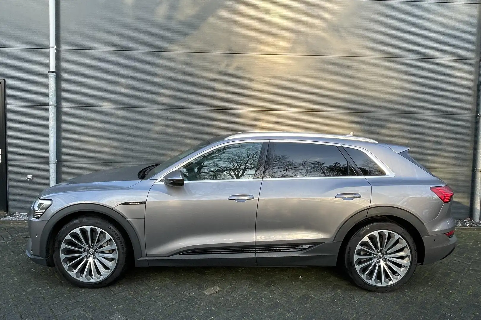 Audi e-tron e-tron 50 quattro Launch edition 71 kWh Led Verlic Gris - 2