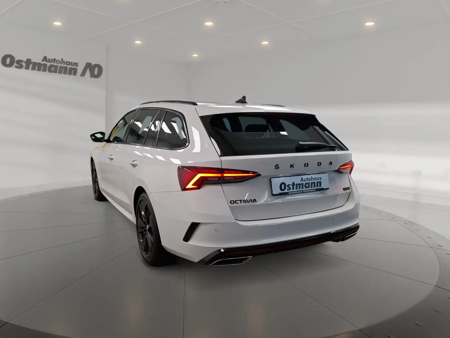 Skoda Octavia RS Combi 2.0 TDI Pano HUD CarPlay LED Wit - 2