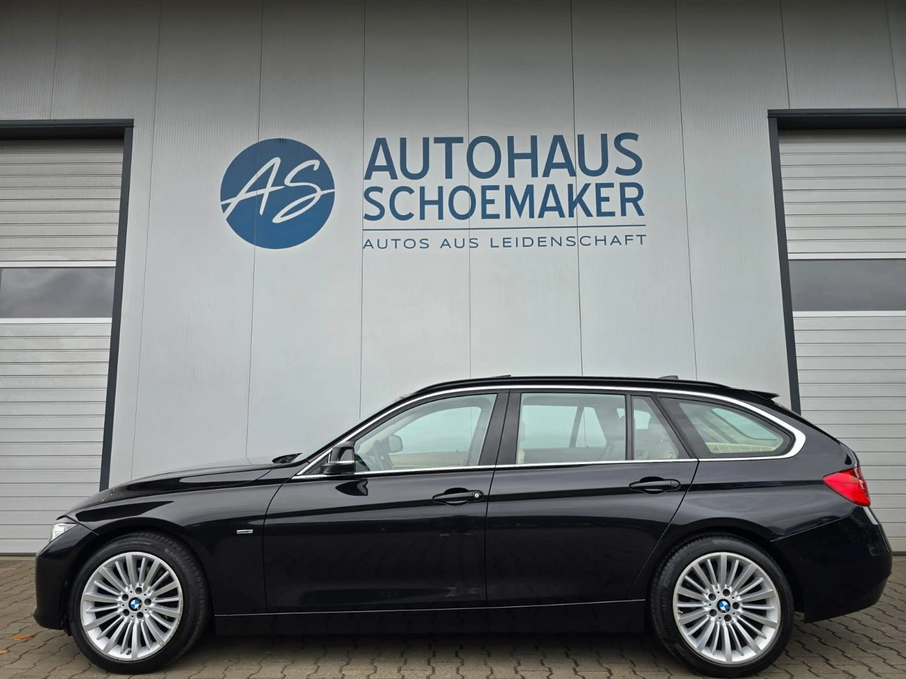 BMW 330 d xDrive Luxury Line*AHK,HUD,Pano,Memory,Navi — photo 3