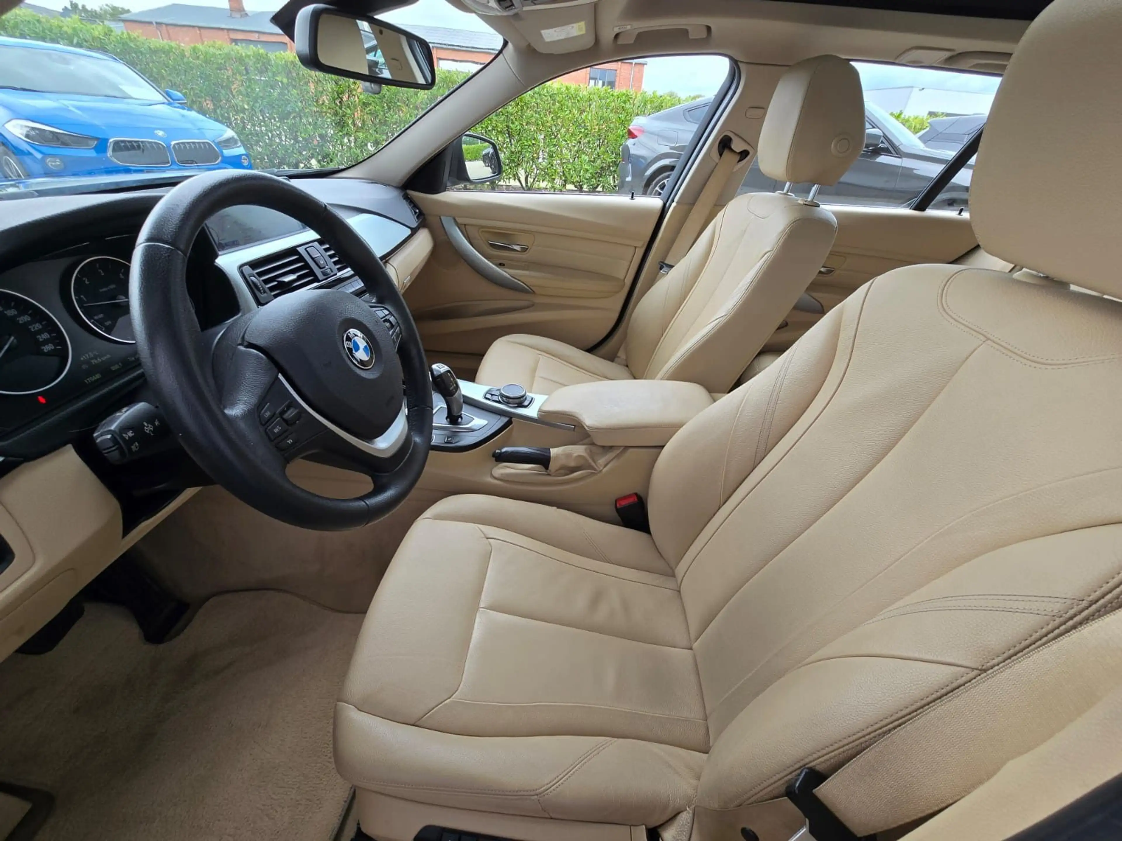 BMW 330 d xDrive Luxury Line*AHK,HUD,Pano,Memory,Navi — photo 11