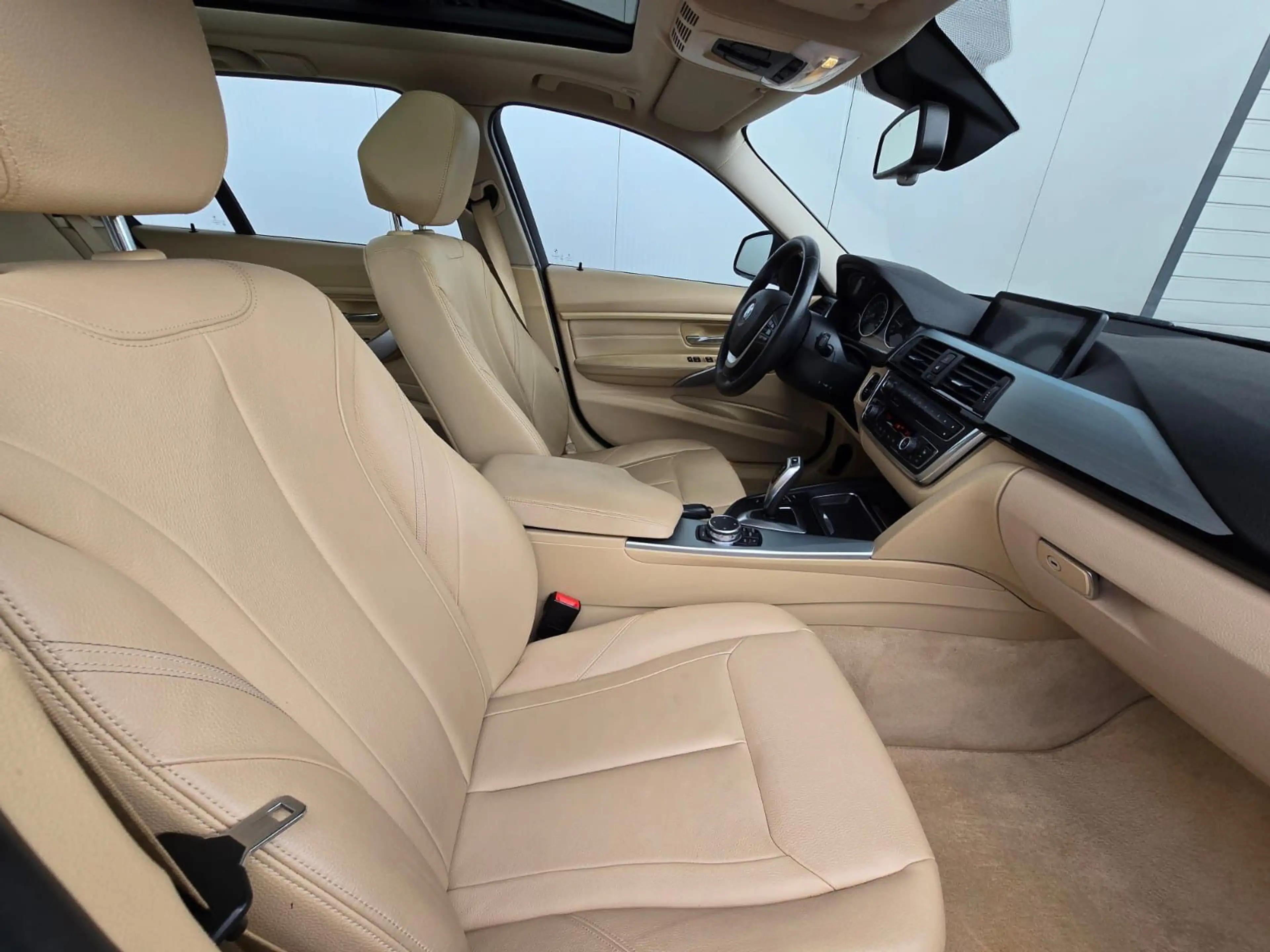 BMW 330 d xDrive Luxury Line*AHK,HUD,Pano,Memory,Navi — photo 12