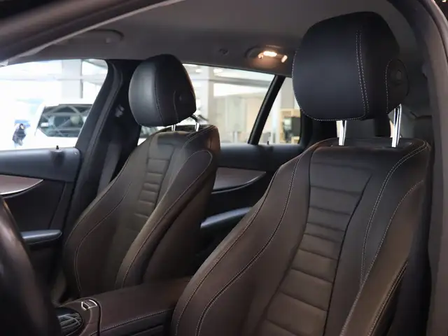 Mercedes-Benz 300 view 11