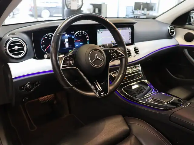 Mercedes-Benz 300 view 8
