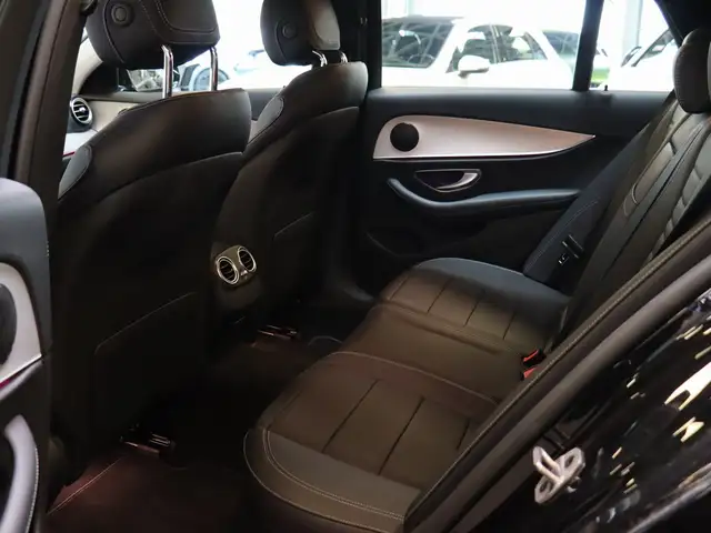 Mercedes-Benz 300 view 19