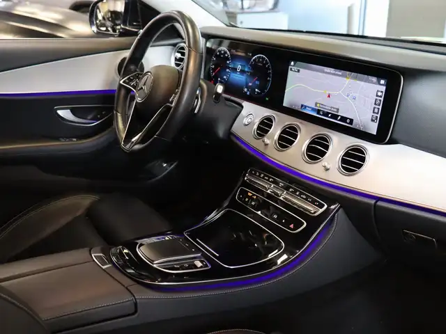 Mercedes-Benz 300 view 22