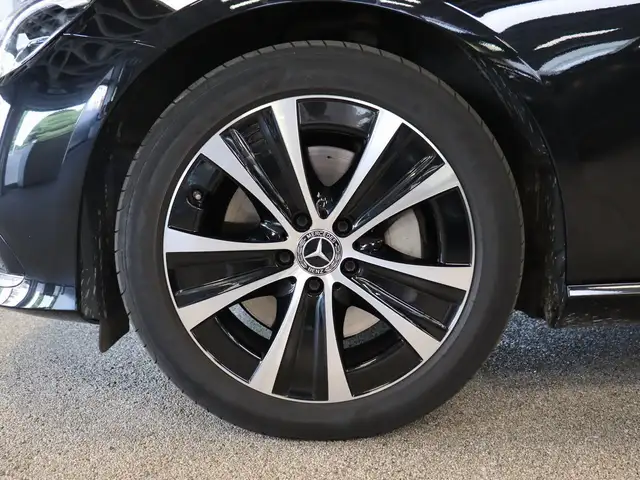 Mercedes-Benz 300 view 7