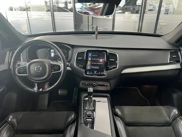 Volvo XC90 view 11