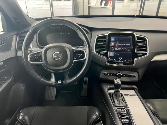 Volvo XC90 view 10