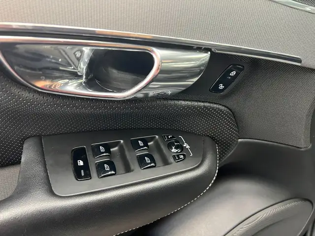 Volvo XC90 view 14