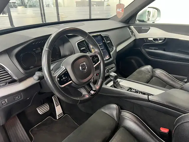 Volvo XC90 view 9