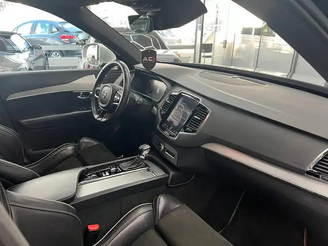 Volvo XC90 view 12