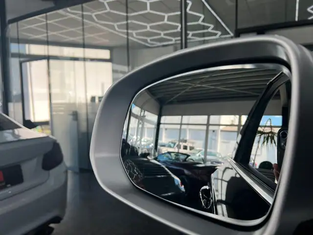 Volvo XC90 view 13