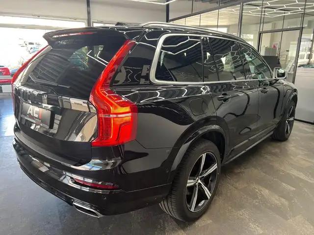 Volvo XC90 view 6