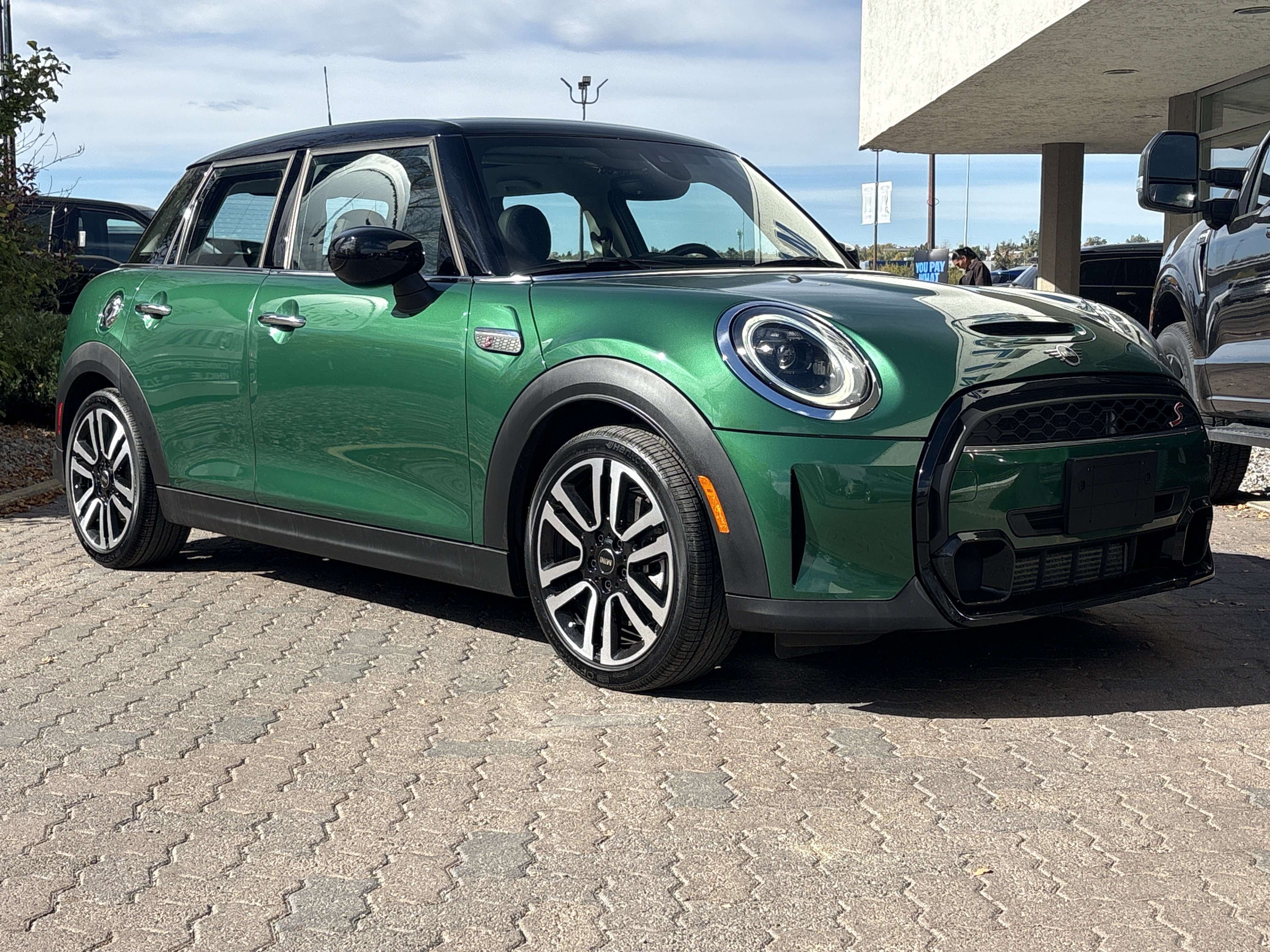 2022 MINI 5 Door