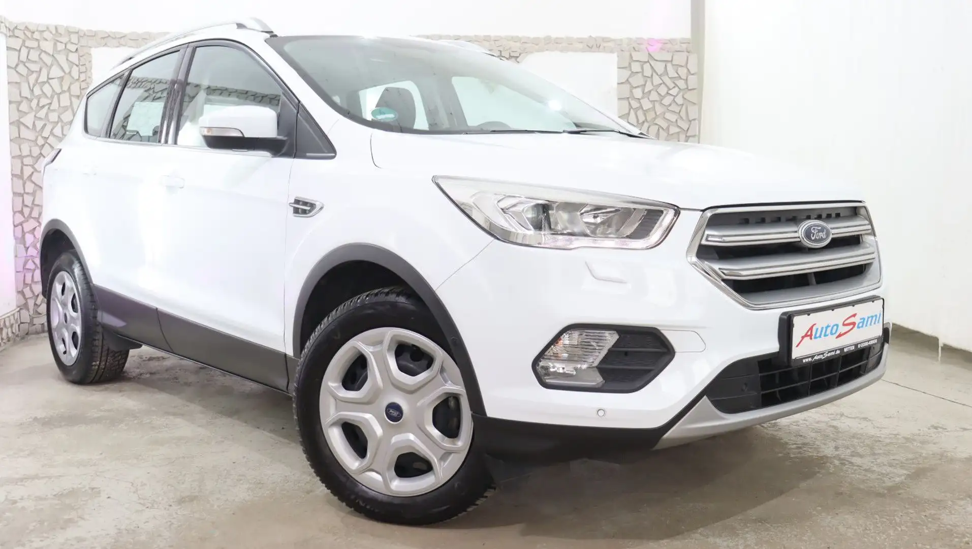 Ford Kuga 1,5 ECO 1.HAND NAVI PDC TEMPOMAT MWST Wit - 1