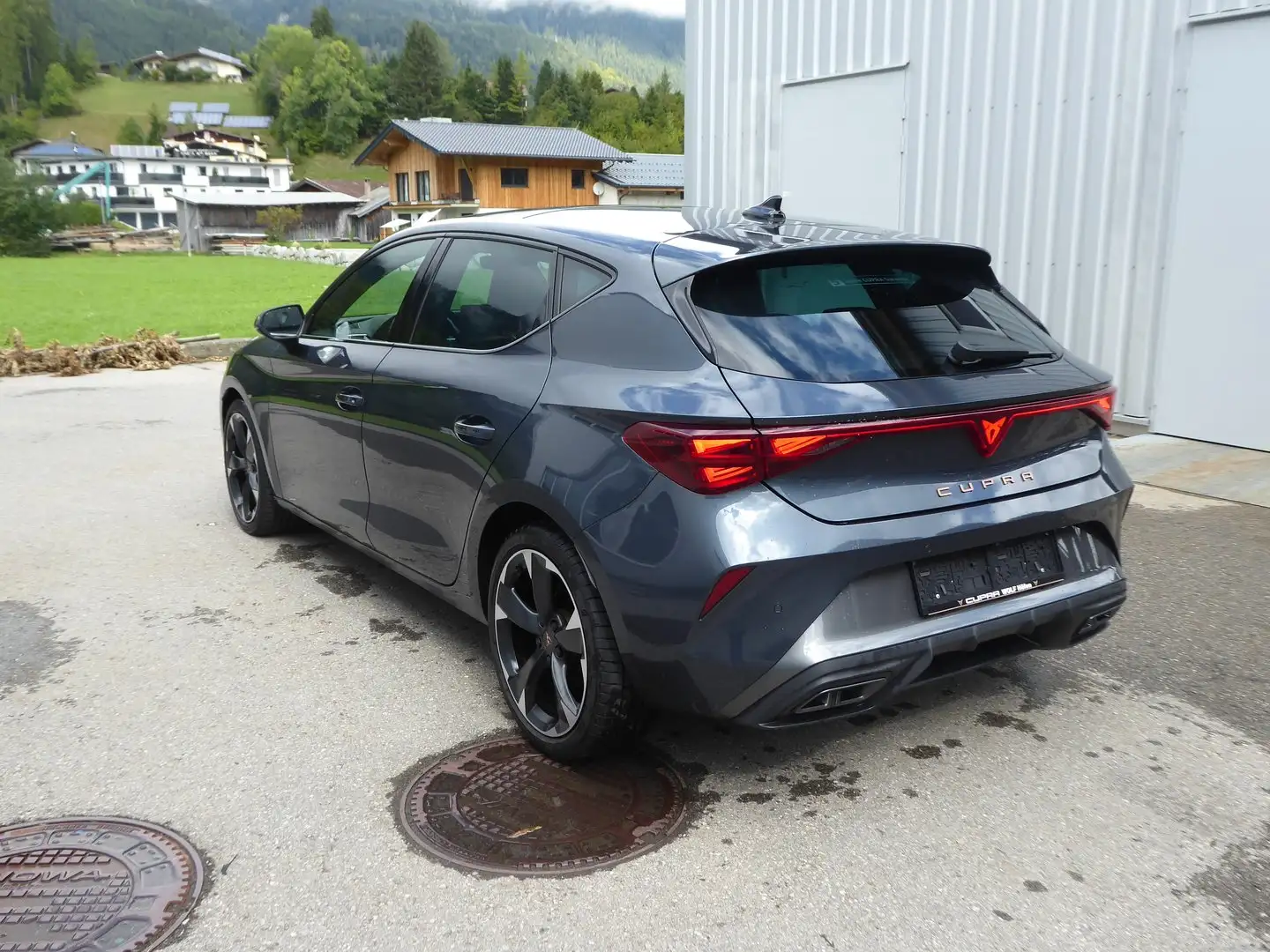 CUPRA Leon 1.5 eTSI DSG 150 PS ACT Grau - 2