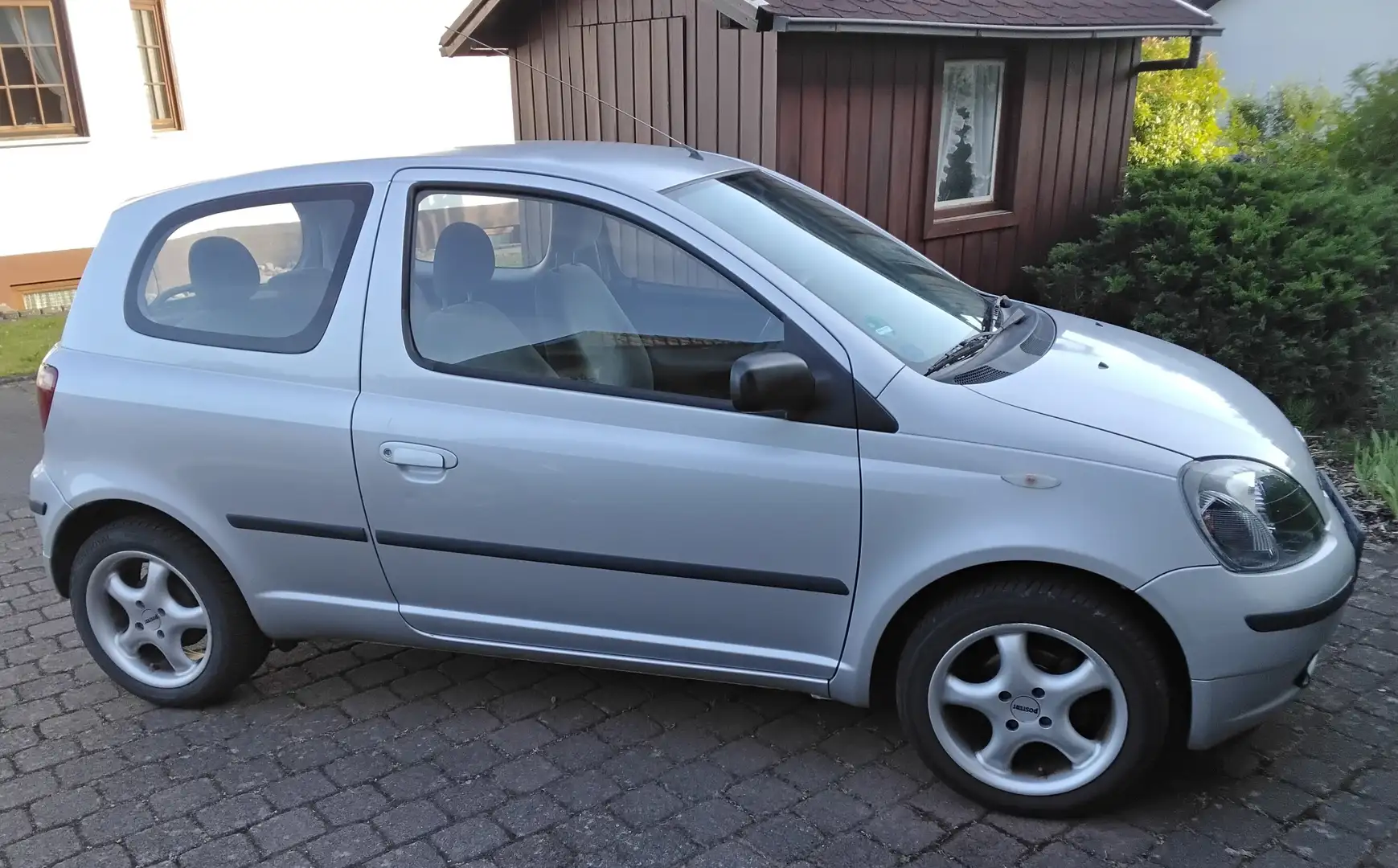 Toyota Yaris 1.0 linea sol Argent - 2