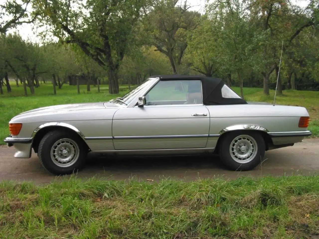 Mercedes-Benz SL 280 R 107 / Oldtimer / H-Kennzeichen /Soft Top / Hardtop, foto 1