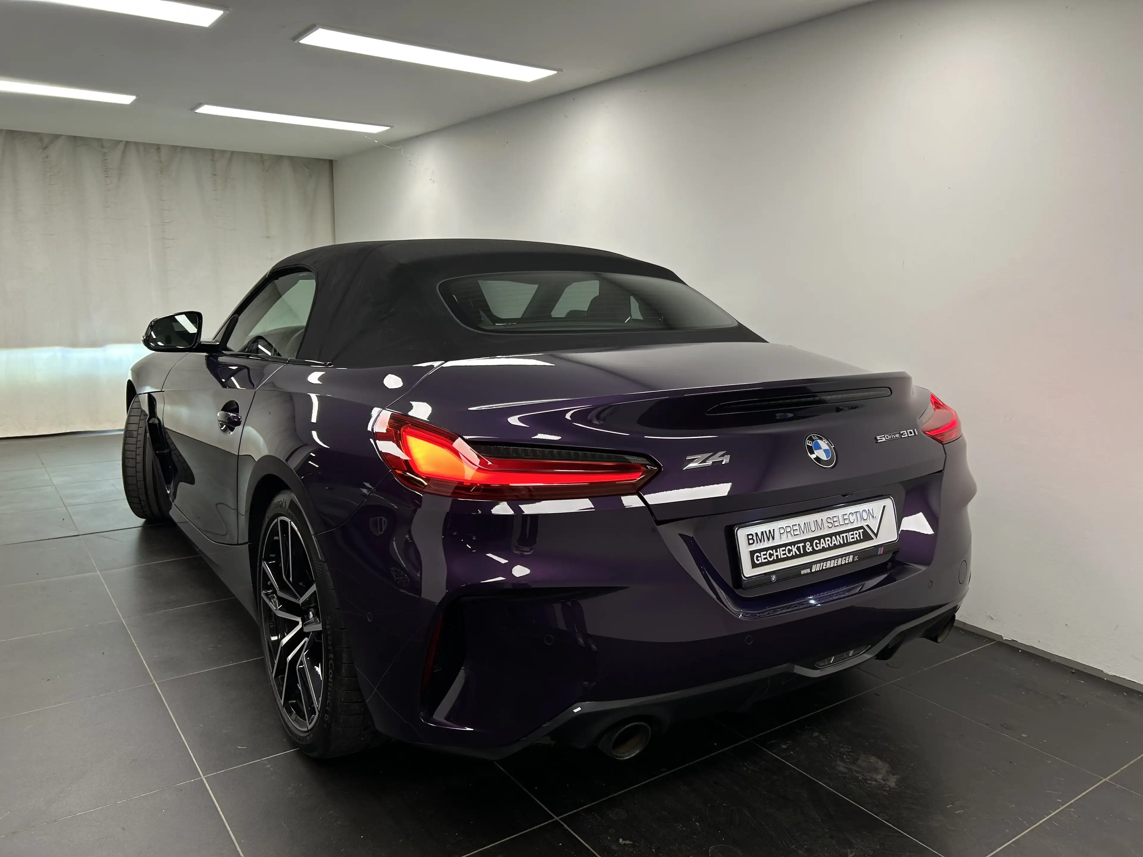 BMW Z4 sDrive30i — photo 10