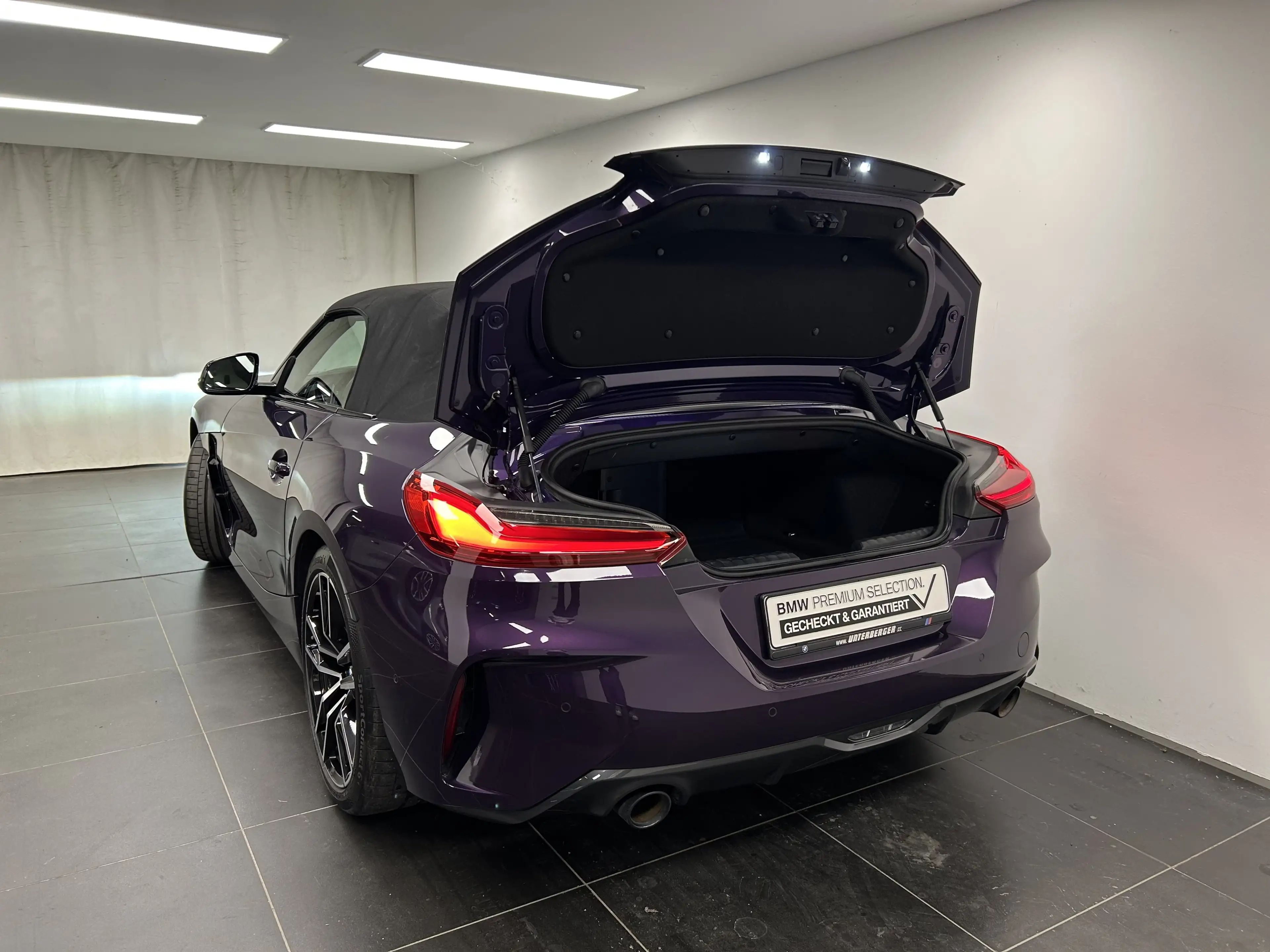 BMW Z4 sDrive30i — photo 11