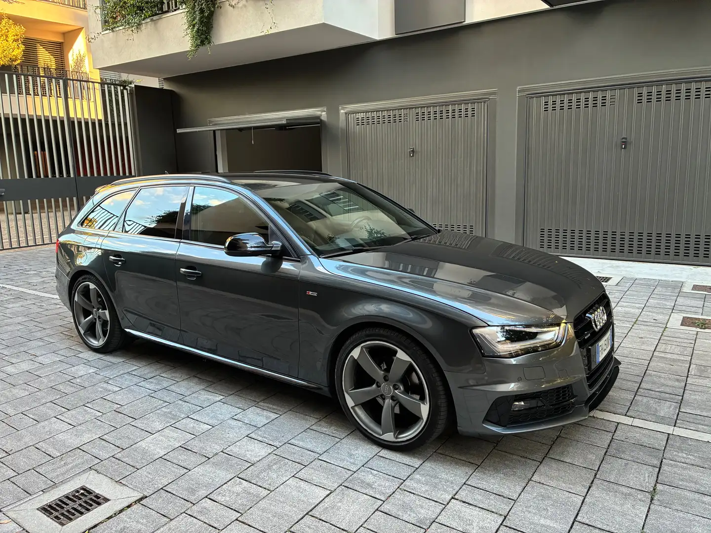 Audi A4 A4 IV 2012 Avant  2.0 tdi quattro 190cv s-tronic Grigio - 2