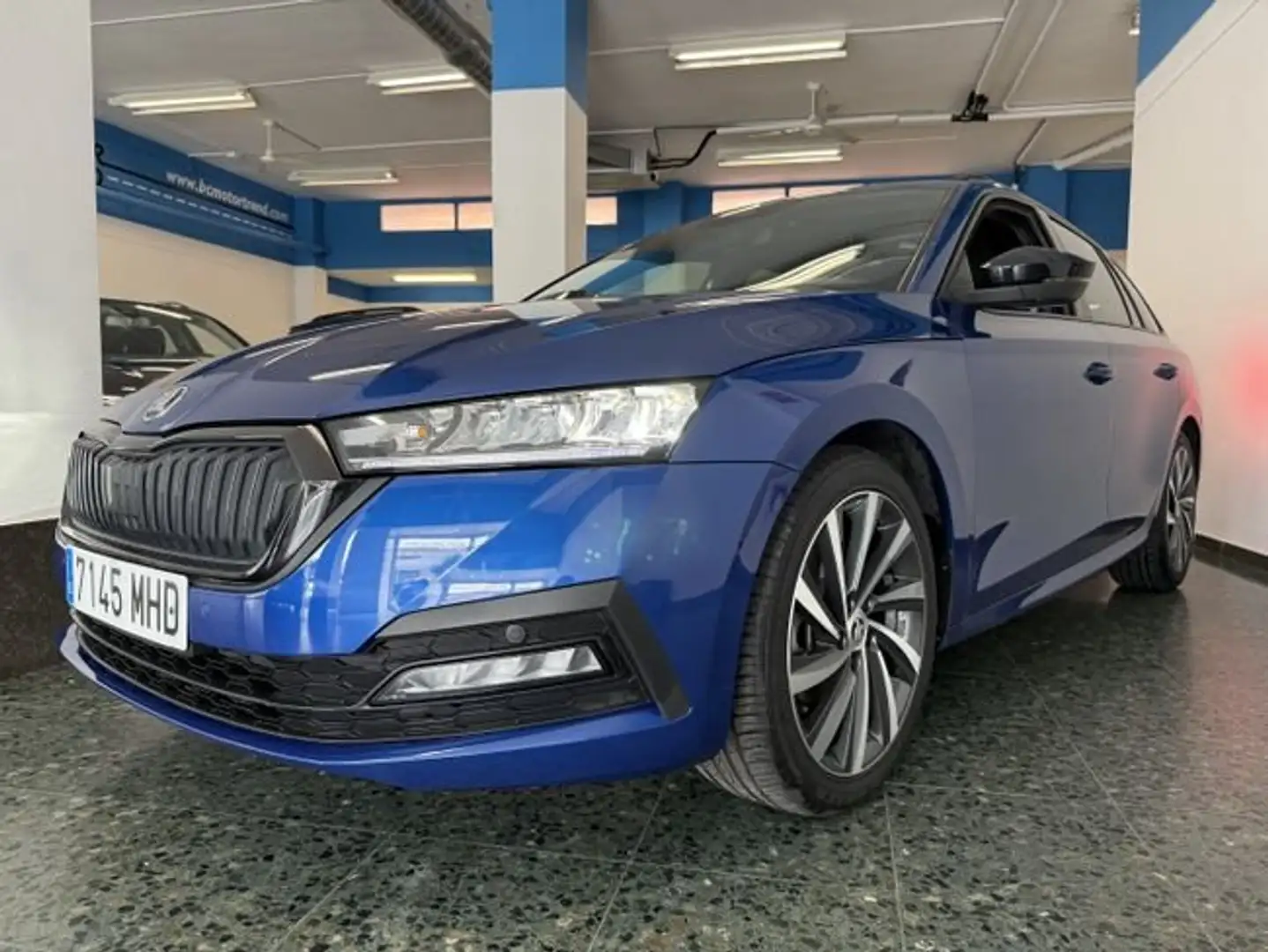 Skoda Octavia Combi 1.5 TSI M-HEV AUTO Bleu - 1