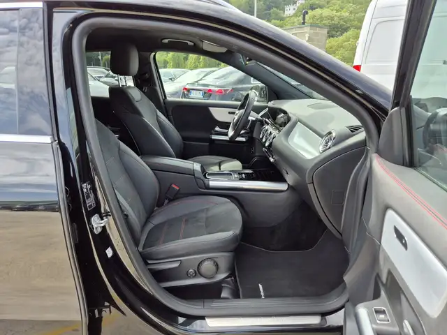 Mercedes-Benz Gla view 9