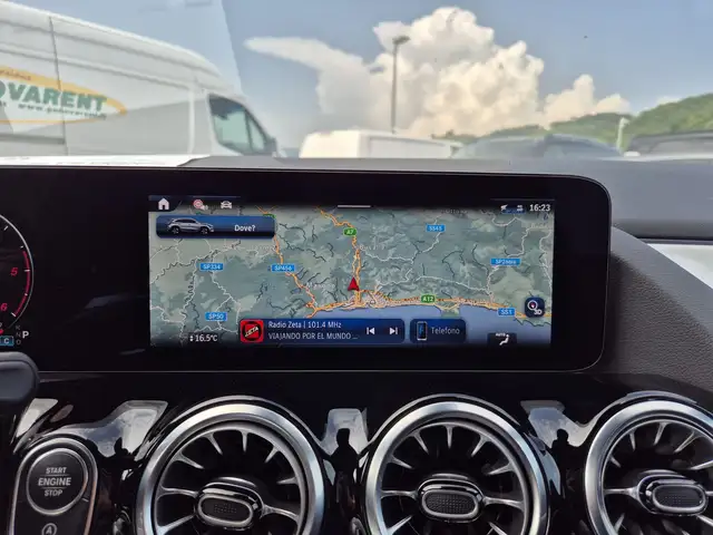 Mercedes-Benz Gla view 11