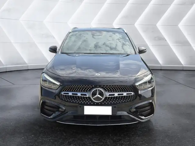 Mercedes-Benz Gla view 2