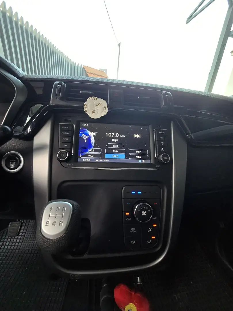 Mahindra KUV100 1.2 K8 - 2