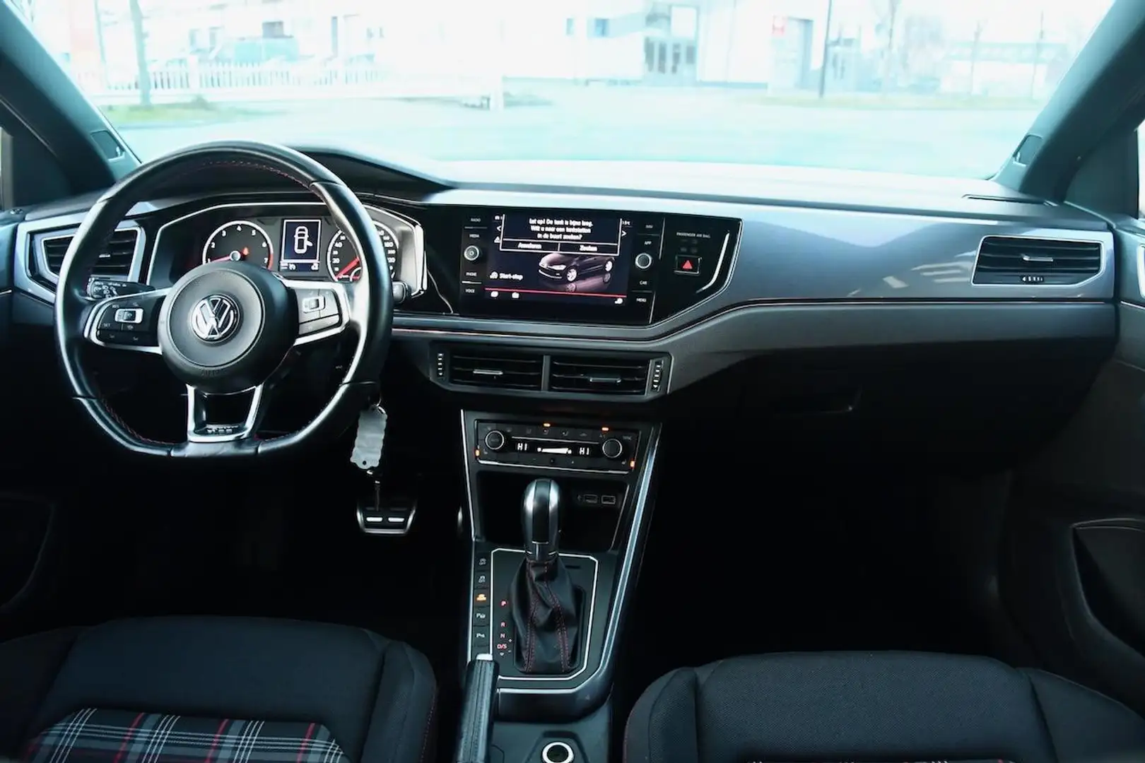 Volkswagen Polo GTI 2.0 TSI AUT|Nav|Cam|Acc|Carplay|DealerOH Zwart - 2