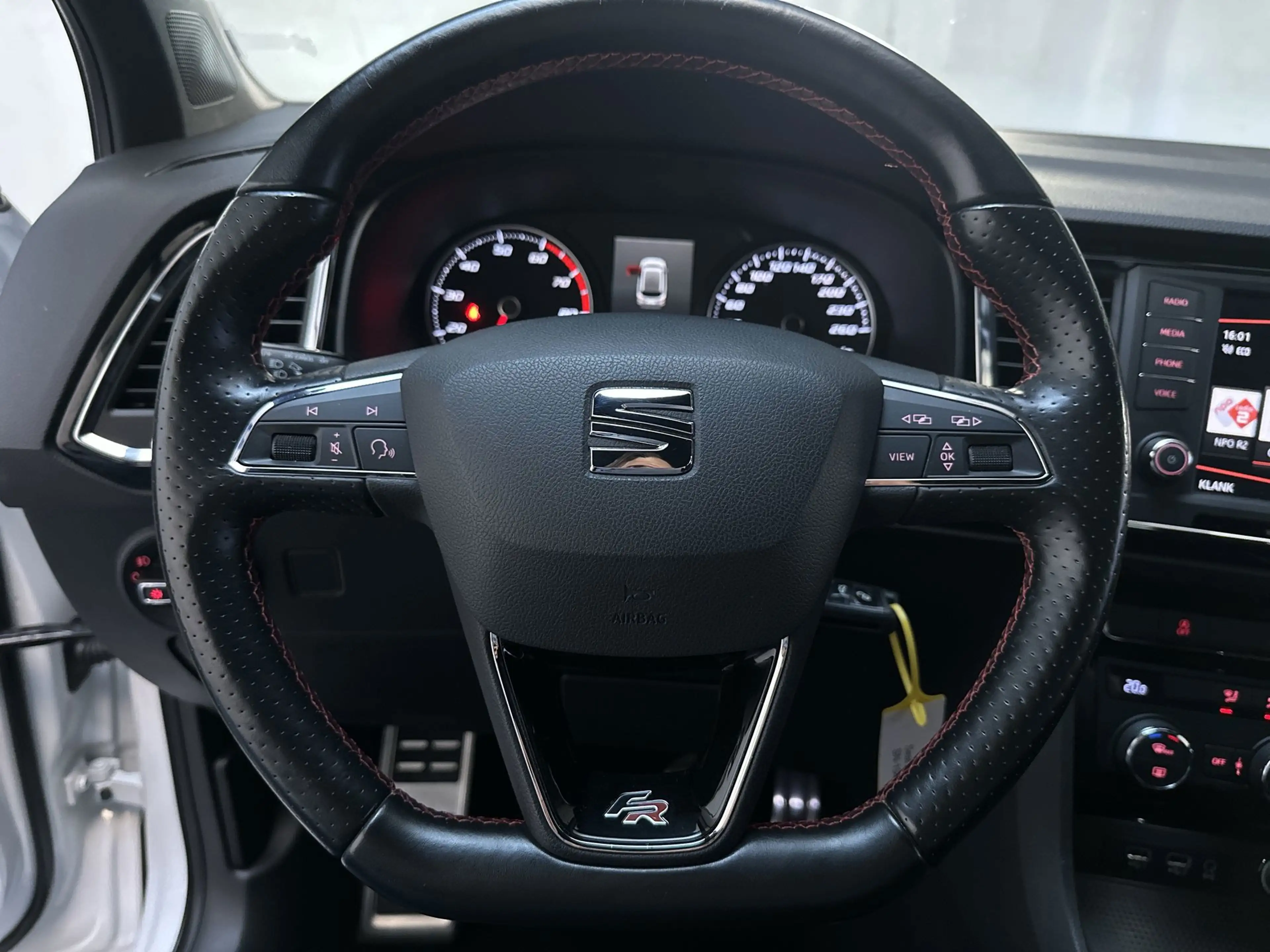 SEAT Ateca 1.4 EcoTSI 150pk 6-bak FR Alcantara Navigatie Park — photo 7