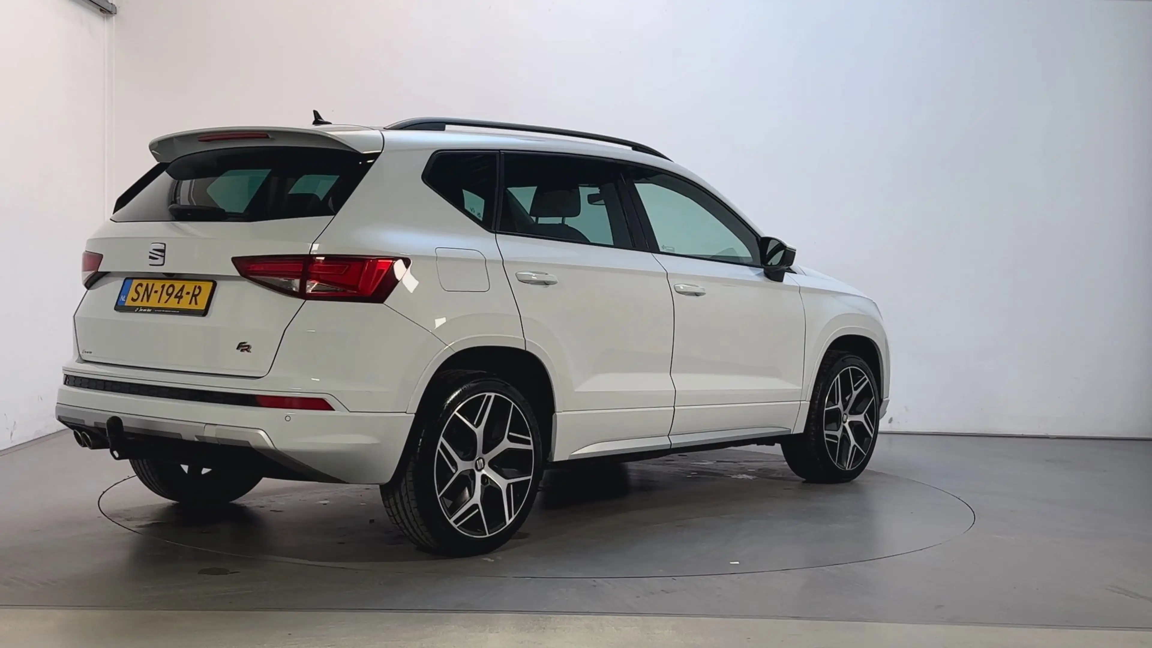 SEAT Ateca 1.4 EcoTSI 150pk 6-bak FR Alcantara Navigatie Park — photo 3