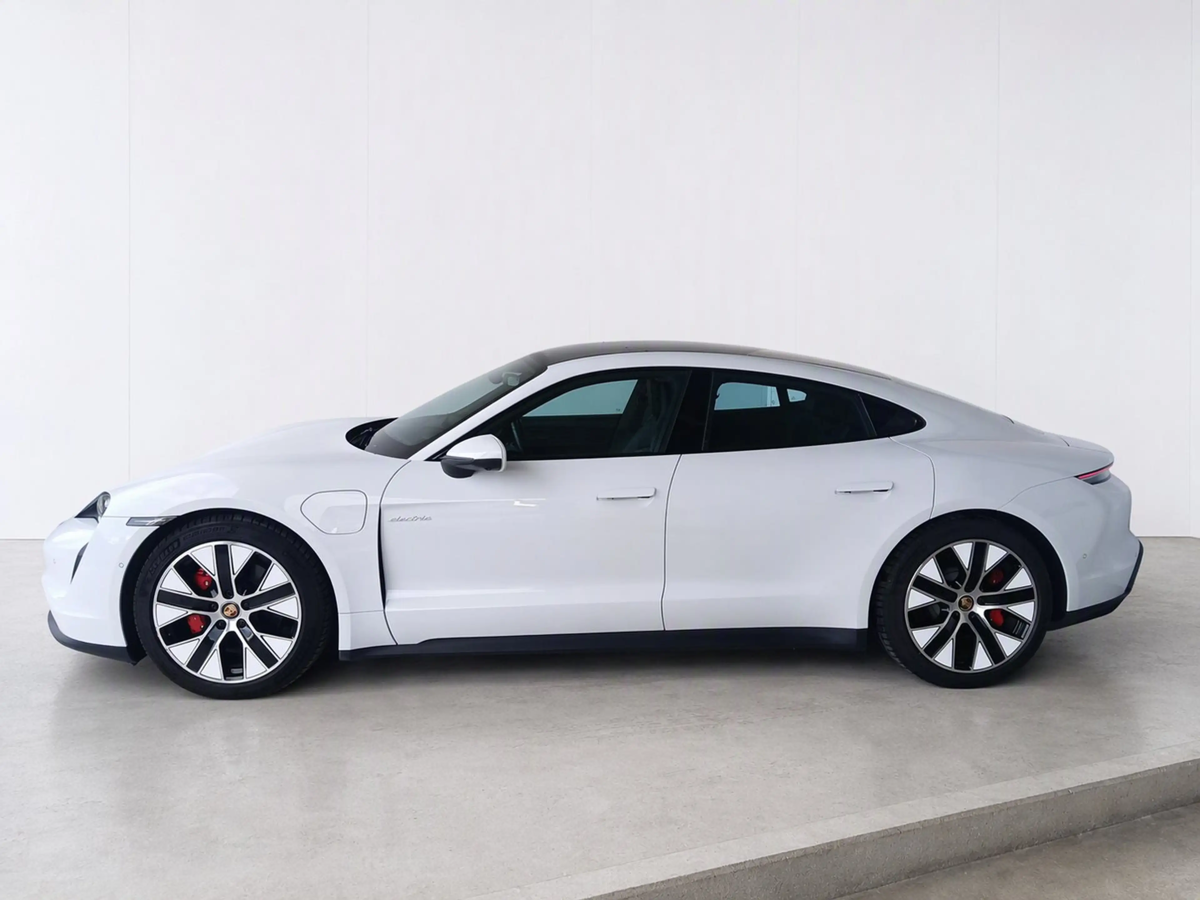 Porsche Taycan 4S — photo 7
