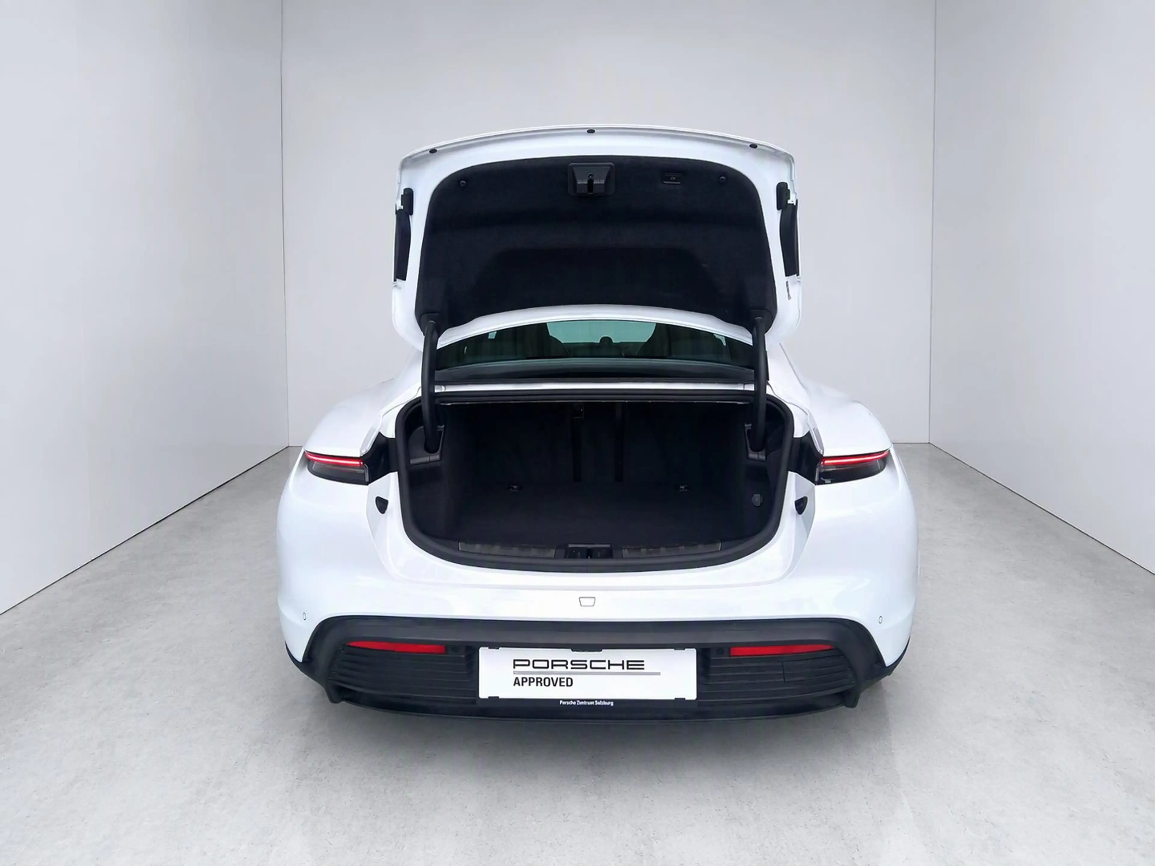 Porsche Taycan 4S — photo 9