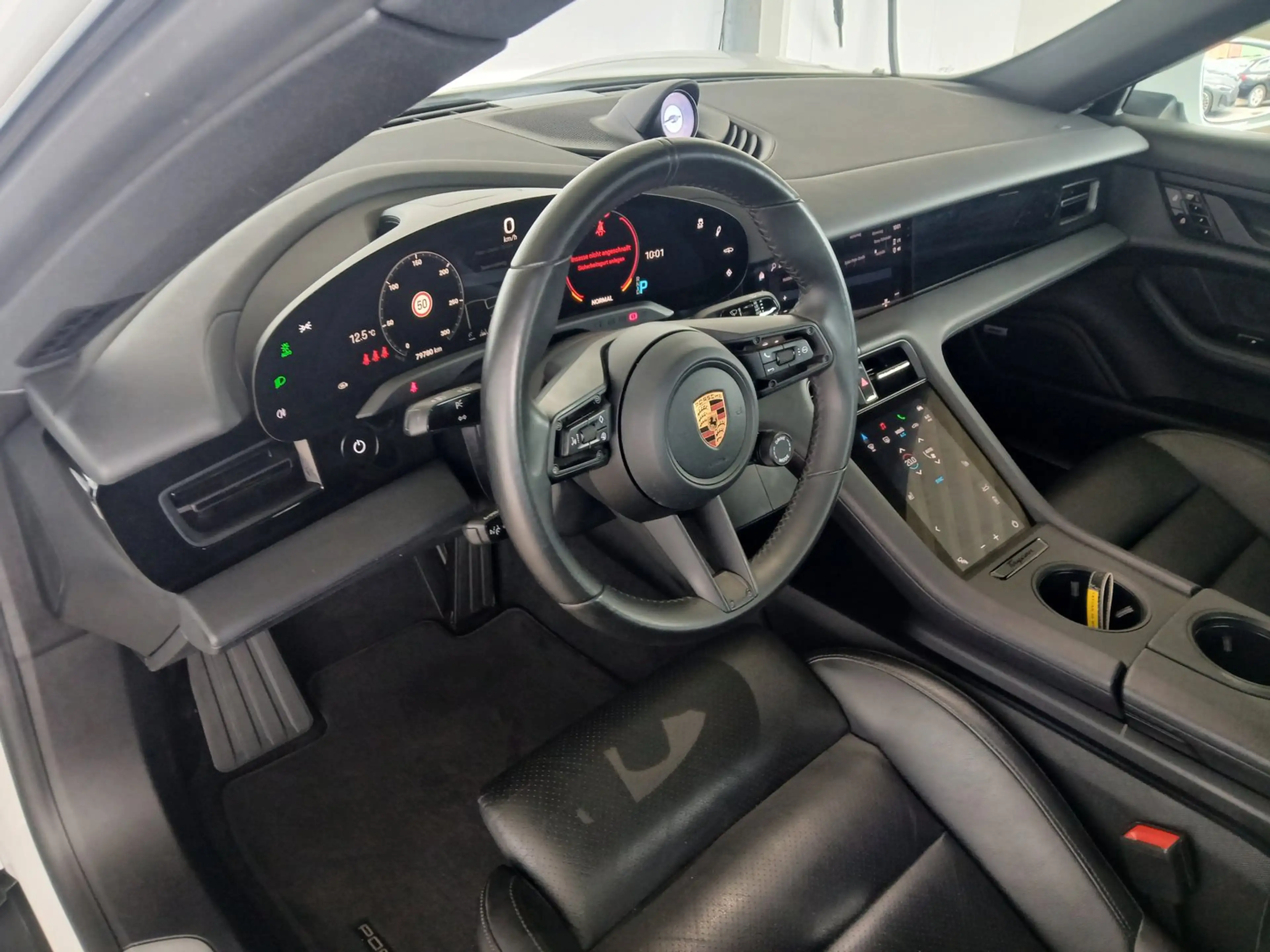 Porsche Taycan 4S — photo 11