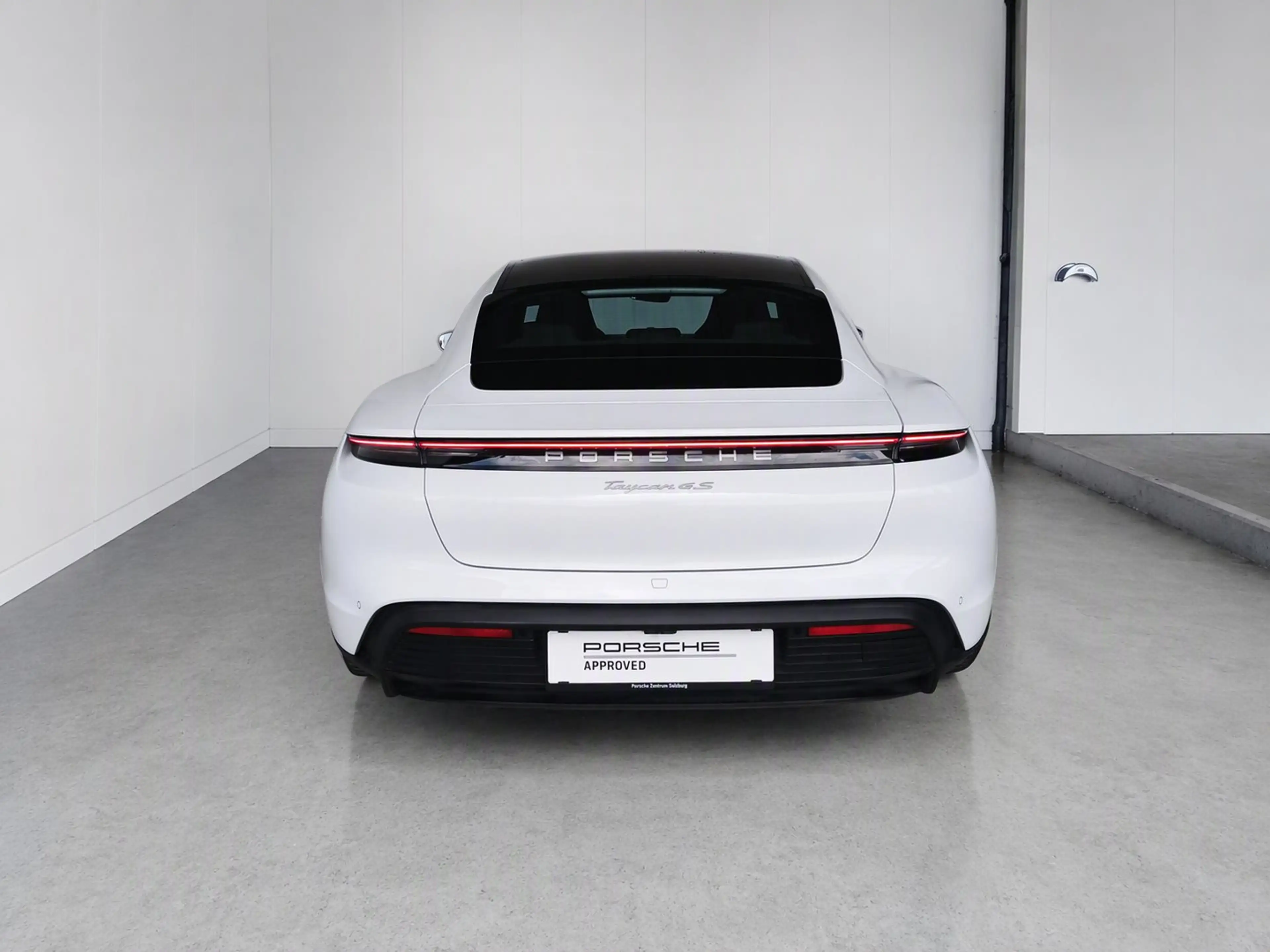 Porsche Taycan 4S — photo 8