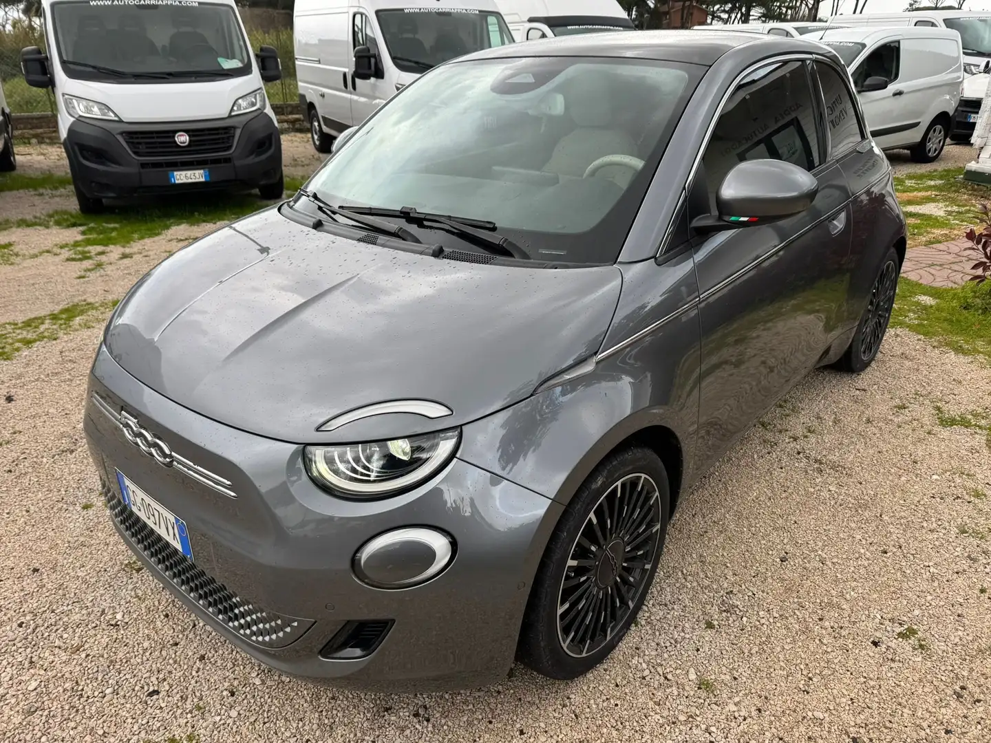 Fiat 500e 42 kWh La Prima PELLE/RETROCAMERA/TETTO/C.LEGA17" Gri - 2