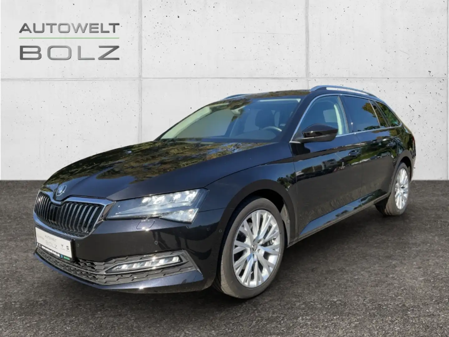 Skoda Superb Combi Style 2.0 TDI StandHZG AHK Navi Kamera DigiC Schwarz - 1